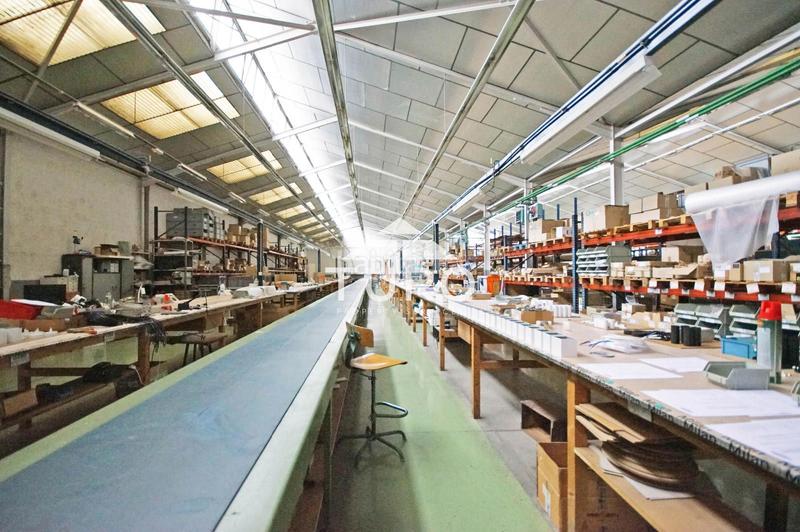 Foto fef7d69b-eaca-480d-8272-c34f094a84fe. Rent industrial building in Centre Hospitalet de Llobregat (L´)