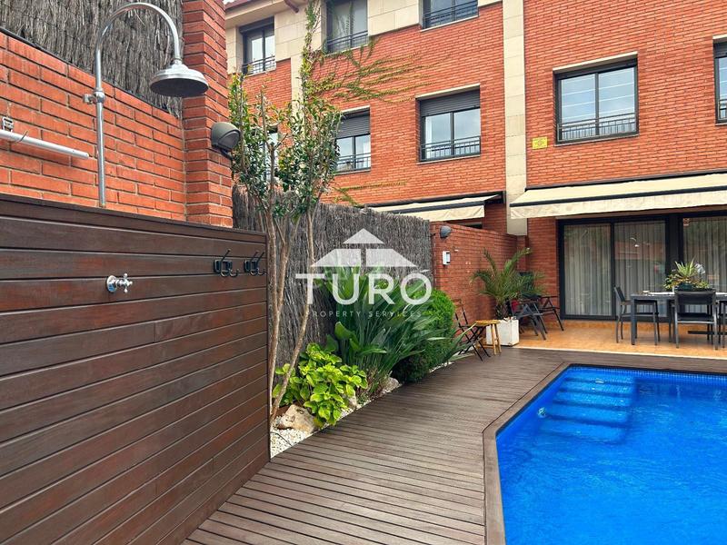 Foto 1b4b95fc-87a1-45dc-85df-cb47cbf9324d. Casa adossada amb calefacció aparcament piscina a Sant Cugat del Vallès