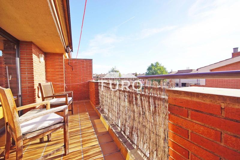 Foto 3aaa8cc1-39b2-4eed-8b03-531572e95ebf. Casa adossada amb calefacció aparcament piscina a Sant Cugat del Vallès