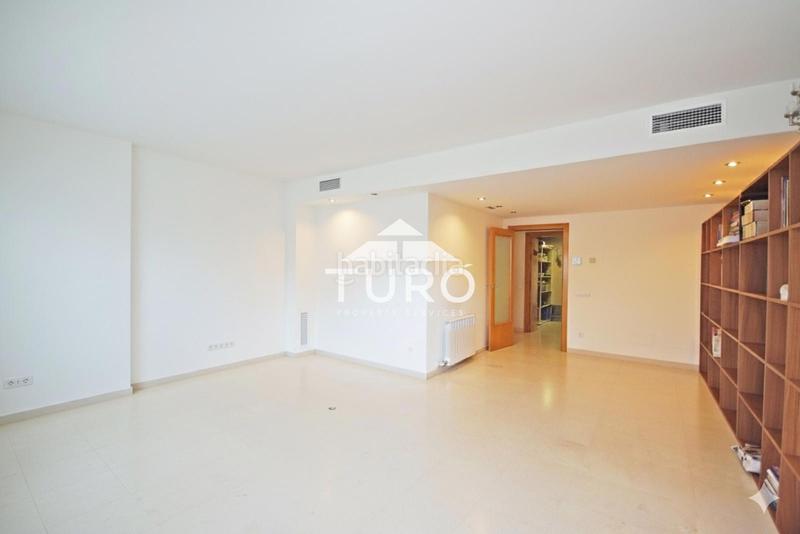 Foto 58c7ed6d-4c94-4fa4-b1ca-b92ee54bdc05. Casa adossada amb calefacció aparcament piscina a Sant Cugat del Vallès