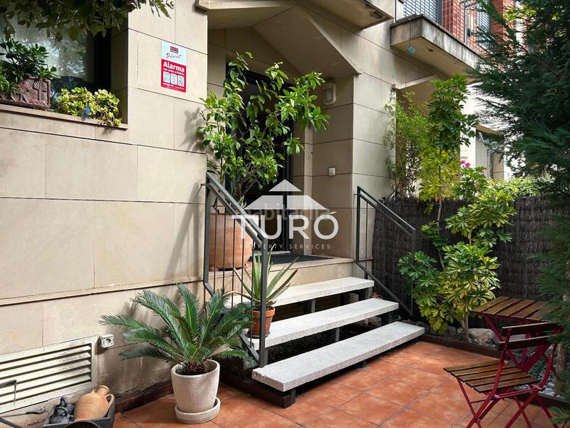 Foto 5b8b5df1-23b8-403f-92c7-54bd5b8fc87b. Casa adossada amb calefacció aparcament piscina a Sant Cugat del Vallès