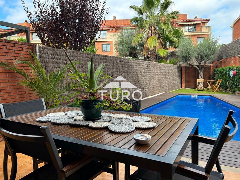 Foto 5fcef12f-480b-4577-9f80-a95f3ff12960. Casa adossada amb calefacció aparcament piscina a Sant Cugat del Vallès