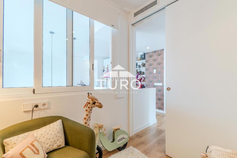 Foto 262be39b-c959-4f5e-aa66-1c508160bbc5. Piso  moderno con jardín y piscina en Montilivi, en Girona