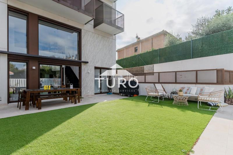 Foto 36b802b3-7393-456f-8f85-6ab1d7af3bf6. Piso  moderno con jardín y piscina en Montilivi, en Girona