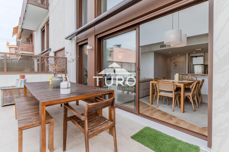 Foto 4c38bbf3-b83f-4c6a-9096-d8a6eb6abe39. Piso  moderno con jardín y piscina en Montilivi, en Girona