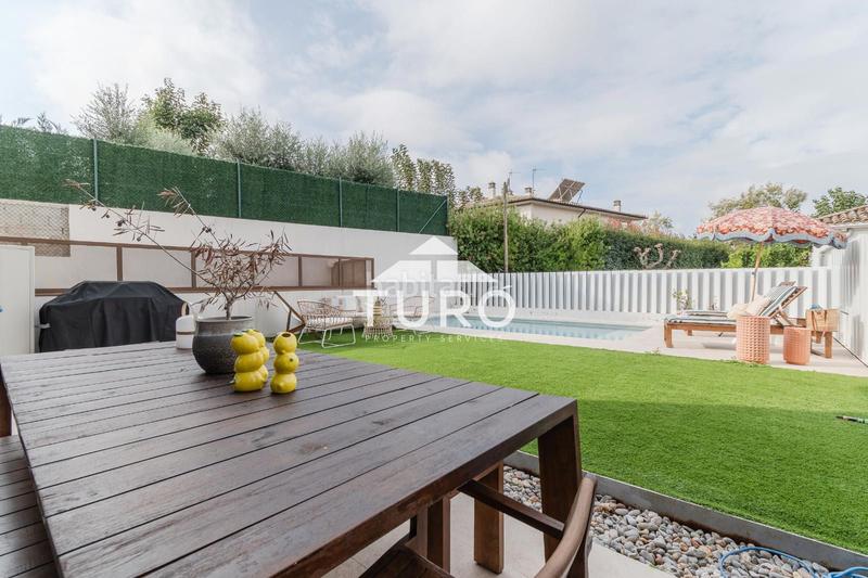 Foto 51d37e87-3e2d-4d3a-9626-4a2a3fa898f9. Piso  moderno con jardín y piscina en Montilivi, en Girona