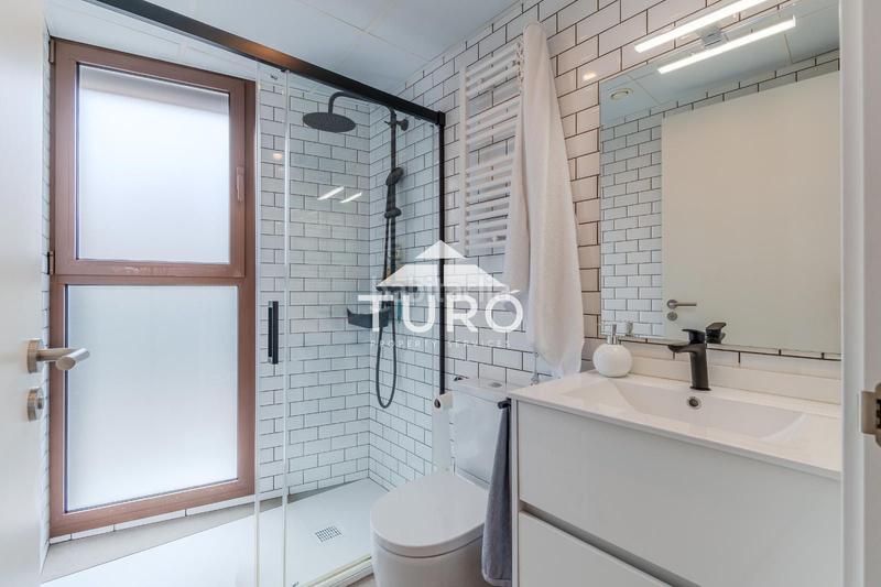 Foto 5709347f-c876-481f-828d-7c9edb8fae2c. Piso  moderno con jardín y piscina en Montilivi, en Girona