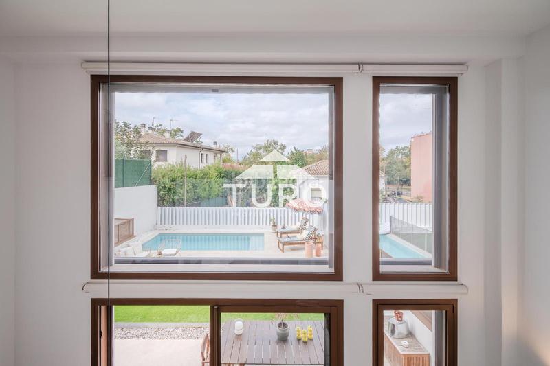 Foto 79518a43-b307-4a21-b34a-dc15e6895aea. Piso  moderno con jardín y piscina en Montilivi, en Girona