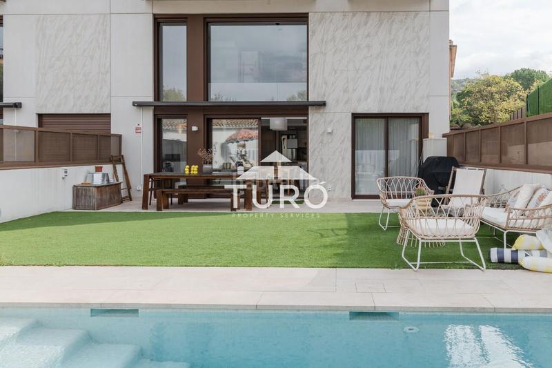 Foto a933baa6-0d2d-451e-bfb2-89d5e8f7c988. Piso  moderno con jardín y piscina en Montilivi, en Girona