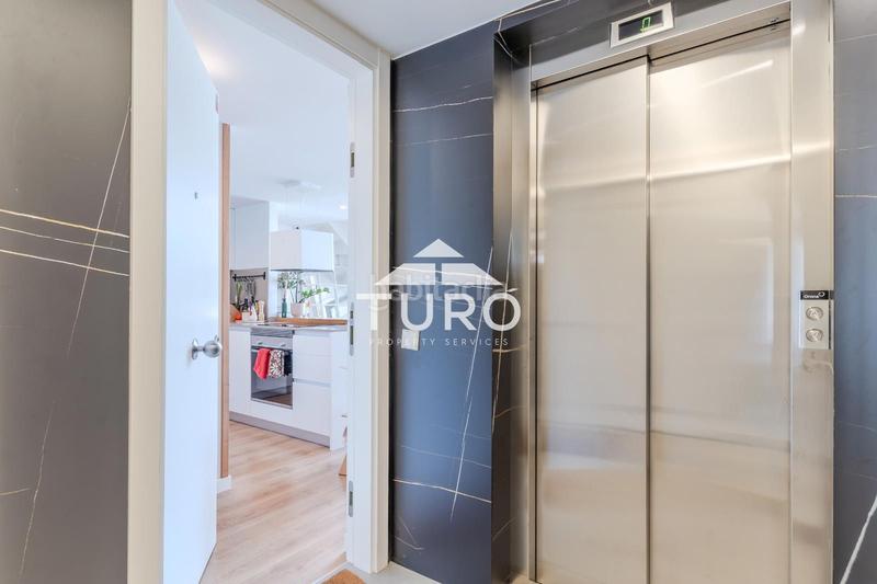 Foto ac0ac6ca-ae45-408f-a683-970f4095a05e. Piso  moderno con jardín y piscina en Montilivi, en Girona