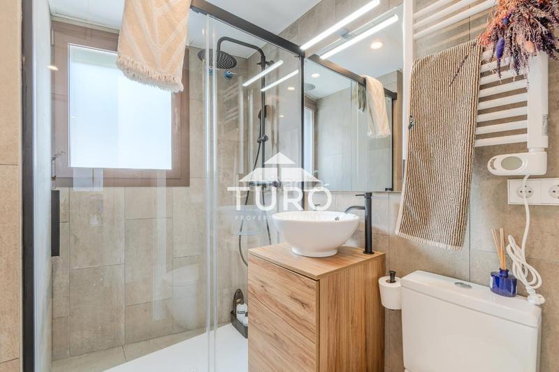 Foto c3017400-9695-44b0-834e-d0d9ac43d780. Piso  moderno con jardín y piscina en Montilivi, en Girona