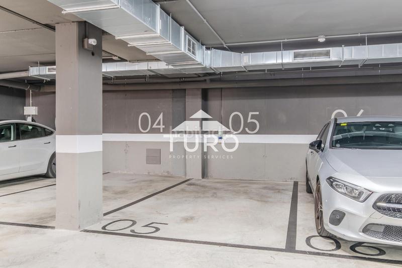 Foto e9a83ba8-6168-4dd2-85e5-dfcc6d47bc06. Piso  moderno con jardín y piscina en Montilivi, en Girona