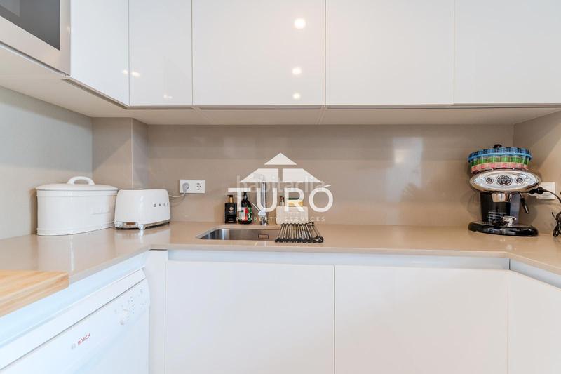 Foto f3ddd50c-d548-4f23-a85a-41a0125be21f. Piso  moderno con jardín y piscina en Montilivi, en Girona