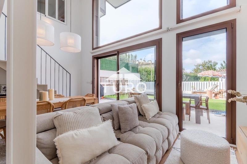 Foto f70a52d4-ec37-48c0-b086-8f3eab5c88cf. Piso  moderno con jardín y piscina en Montilivi, en Girona