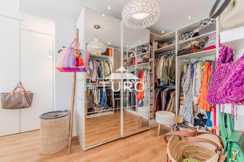 Foto f7f055de-b5b0-496c-afa7-ab458cd52f28. Piso  moderno con jardín y piscina en Montilivi, en Girona