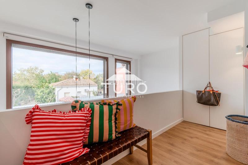 Foto ffa6dead-dd2a-4368-ba7b-938e49c701b5. Piso  moderno con jardín y piscina en Montilivi, en Girona