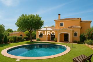 Chalet en Sant Julià de Ramis. Casa con piscina y jardín en sant julià