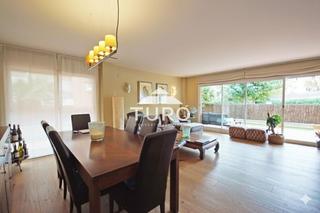 Piso  Tarongers. Planta baja con jardín en la calle tarongers