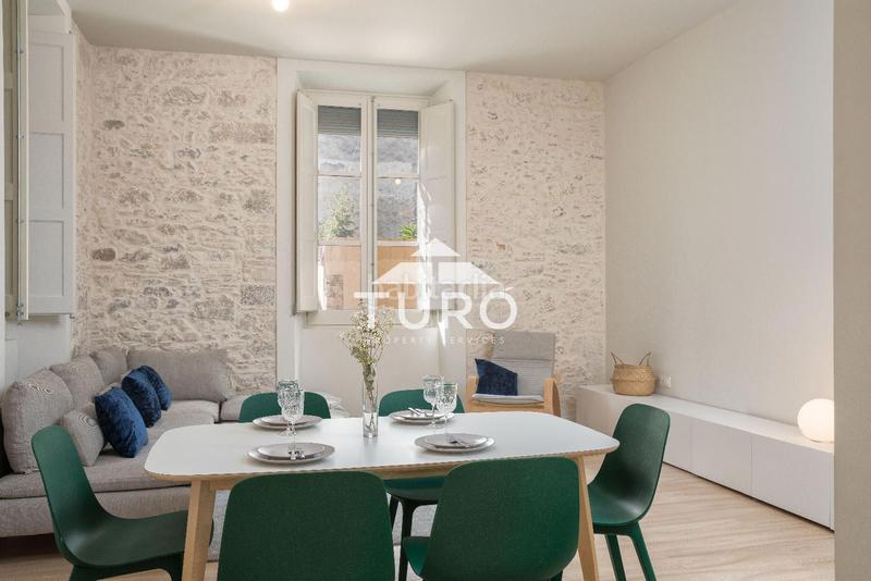 Foto 671d8cc0-a350-4681-b4cd-aac8777ef957. Alquiler piso apartamento de 3 habitacions moderno en barri vell en Girona