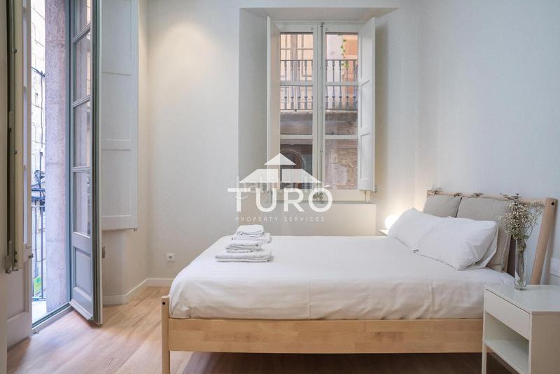 Foto aed754ee-ea73-4079-b5a7-417bfd136d41. Alquiler piso apartamento de 3 habitacions moderno en barri vell en Girona