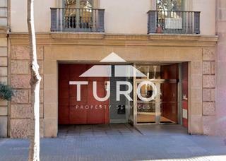 Aparcament cotxe a Provença 296