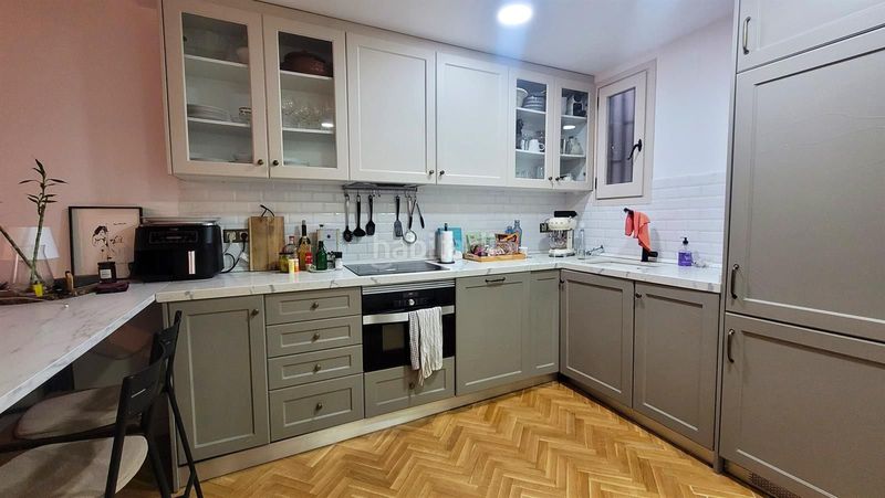 Foto b50c83d0-e2d1-40bd-b4b4-0b631b6b4b5e. Piso en Raval Barcelona