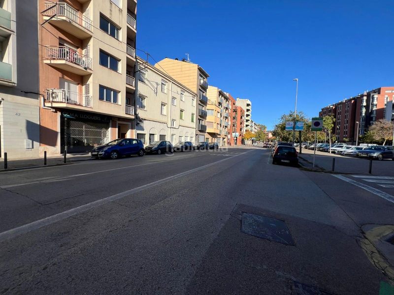 Foto dc0517c1-4475-4872-94a6-798ca7208314. Alquiler local comercial local en alquiler a pie de calle en la calle joaquim vayreda . en Girona