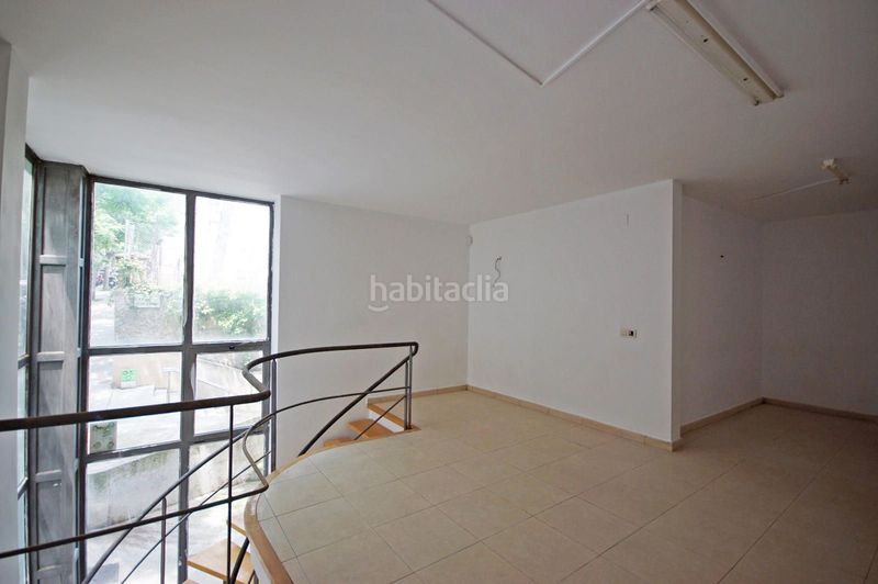 Foto fdb74e4f-3f2c-4151-9052-523b2c2594ba. Local comercial a calle gomis 98 a Vallcarca - Penitents Barcelona