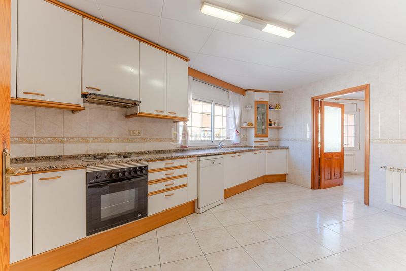 Foto 0ca11454-b871-417f-8b3f-f5cc973fd6ce. Casa amb aparcament a Eixample Sant Feliu de Guíxols