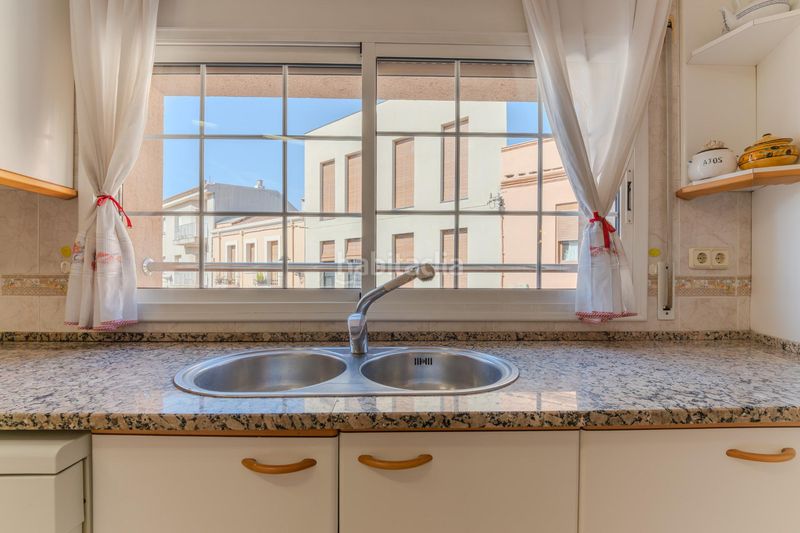 Foto 9869d012-f217-414e-bdfe-8e7ab252924b. Casa amb aparcament a Eixample Sant Feliu de Guíxols