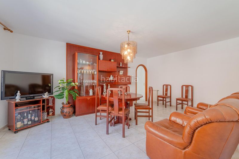 Foto c45be981-1336-41f1-9636-b24d967e0356. Casa amb aparcament a Eixample Sant Feliu de Guíxols