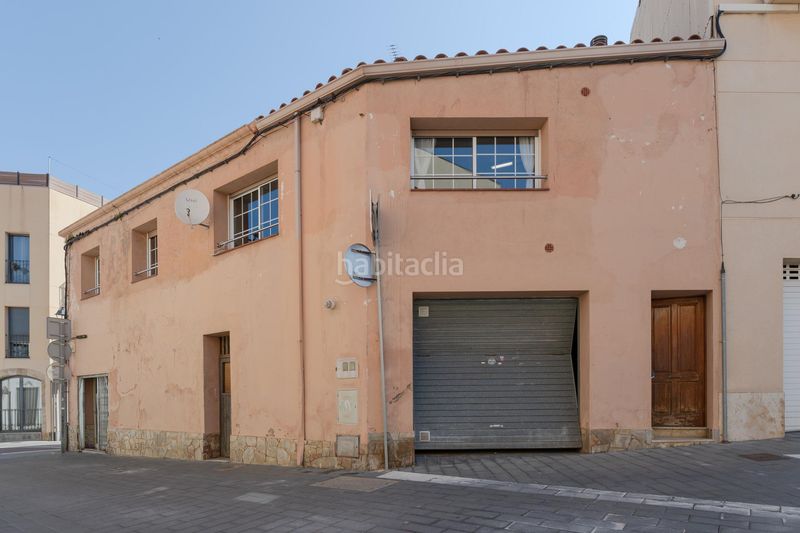 Foto cab1fbbc-872c-4c25-bbae-3fe7671a8a6b. Casa amb aparcament a Eixample Sant Feliu de Guíxols