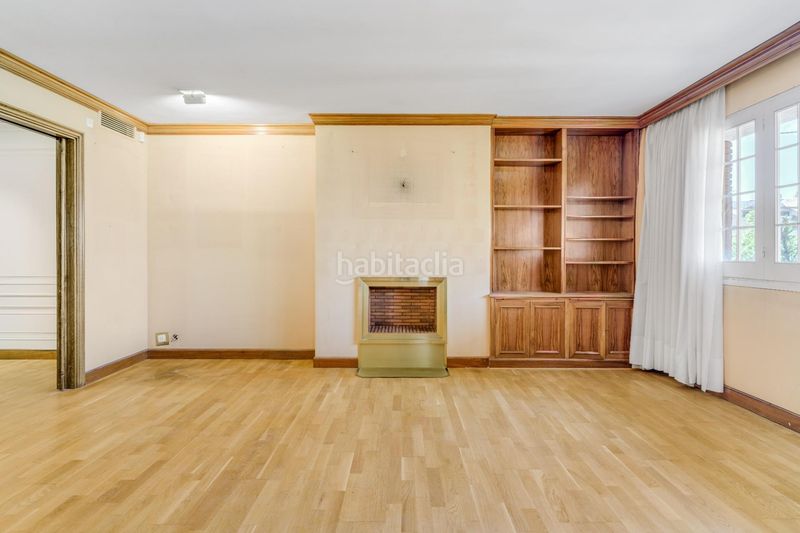 Foto 1d7f2dd2-474c-40d8-9cf8-07b7f0c39336. Dúplex amb aparcament a Tres Torres Barcelona