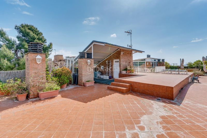 Foto 27e4de53-3e55-44bf-bb49-389b3a714d88. Dúplex amb aparcament a Tres Torres Barcelona