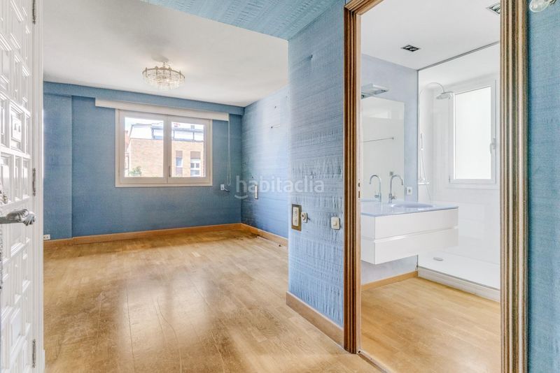 Foto 2d4a5f9e-b0d2-4333-8e85-09f5b8299765. Dúplex amb aparcament a Tres Torres Barcelona