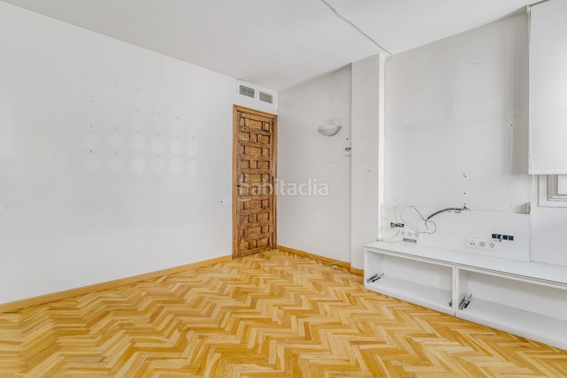 Foto 5c6184ed-4aa0-405d-b214-f5248939f3d0. Dúplex amb aparcament a Tres Torres Barcelona