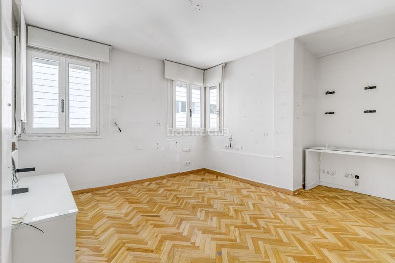 Foto cafcf7d2-9b65-4163-baff-f254691e3d8d. Dúplex amb aparcament a Tres Torres Barcelona