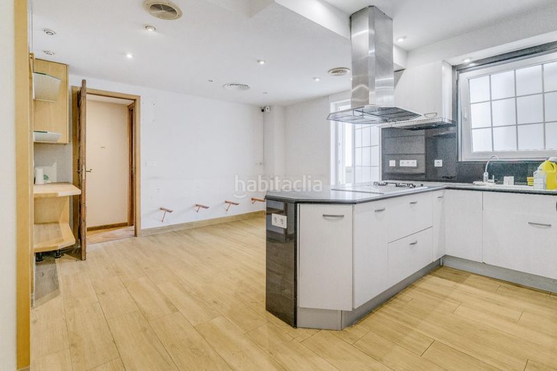 Foto cc564e7e-a72d-4ec1-a7f6-7b34a46b7761. Dúplex amb aparcament a Tres Torres Barcelona