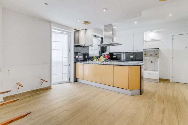 Foto d41331e3-761b-4e25-8c82-4a397c271180. Dúplex amb aparcament a Tres Torres Barcelona