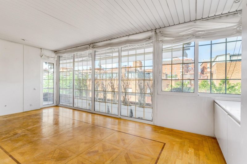 Foto d90489ed-9125-4968-982d-90a903ad038a. Dúplex amb aparcament a Tres Torres Barcelona