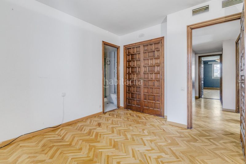 Foto f1d323b6-3516-41e9-94aa-99d337c9126b. Dúplex amb aparcament a Tres Torres Barcelona