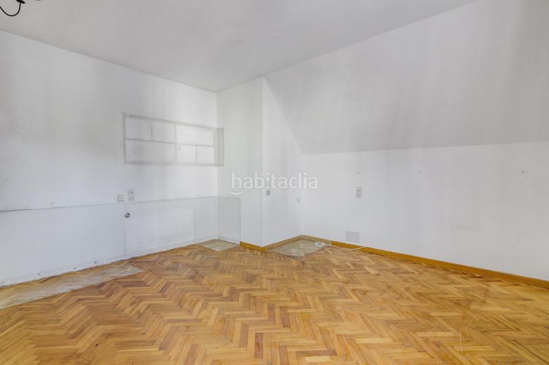 Foto ff0d9da0-7e1a-4dbc-841a-cd1eb1061a72. Dúplex amb aparcament a Tres Torres Barcelona