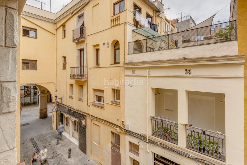 Foto a293af9c-5e80-43fd-8af1-17e7789a6239. Edifici a carrer carrer mercat 15 a Sant Andreu de Palomar Barcelona
