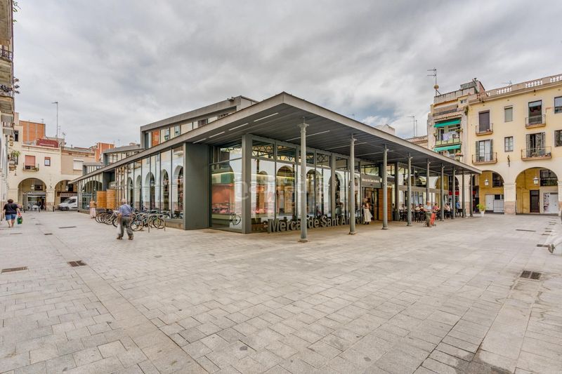 Foto b4c0b192-7d8e-4670-af50-dcc300cfb8c6. Edifici a carrer carrer mercat 15 a Sant Andreu de Palomar Barcelona