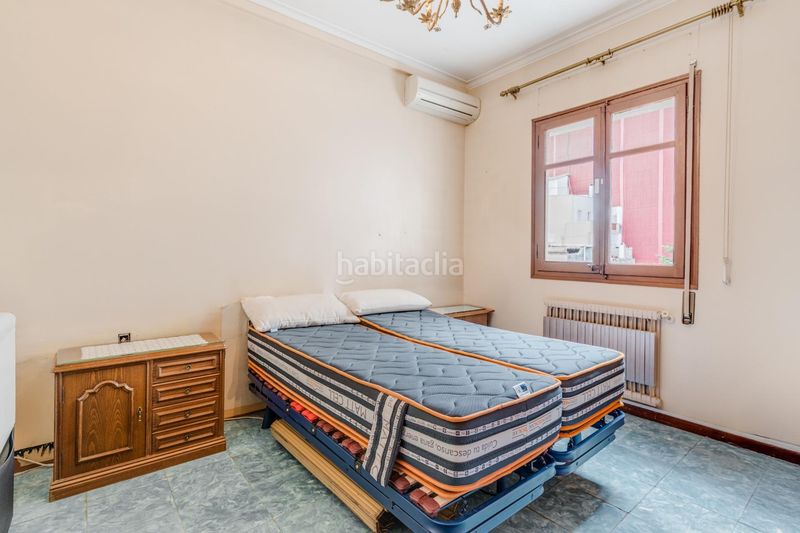 Foto eefb4cc6-ffdb-4e6a-8a2a-372329e30974. Edifici a carrer carrer mercat 15 a Sant Andreu de Palomar Barcelona