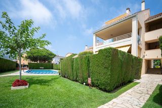Affitto Piano terra  Carrer carrer ricard viladesau 20. Apartamento planta baja de 3 habitaciones con terraza y jardín p