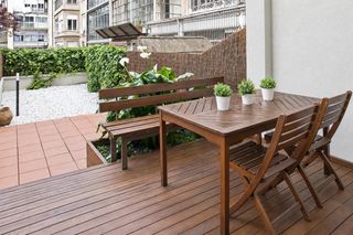 Planta baixa  Carrer roger de lluria. Piso con jardín y licencia turística en urquinaona