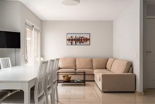 Apartment en Puerto Deportivo. Apartamento en planta media en venta en fuengirola