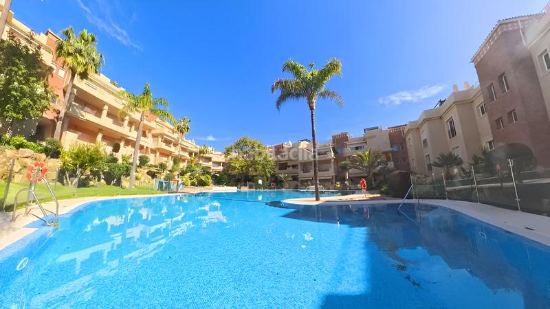 Foto d30f639d-e90c-443a-8776-d468a898fa55. Apartamento  en planta media en venta en Estepona