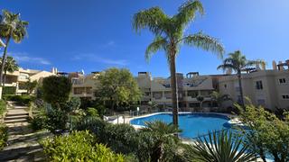 Apartment en Centro. Apartamento en planta media en venta en estepona